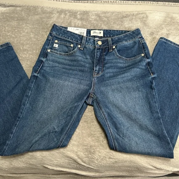 7Seven - Picture 2 of 4